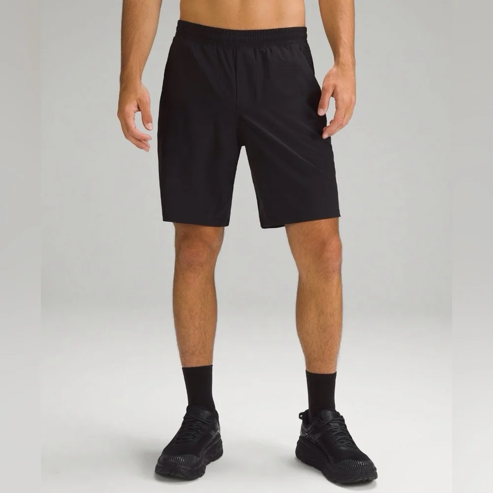 Lululemon Pace Beaker Shorts in Black Size Medium.